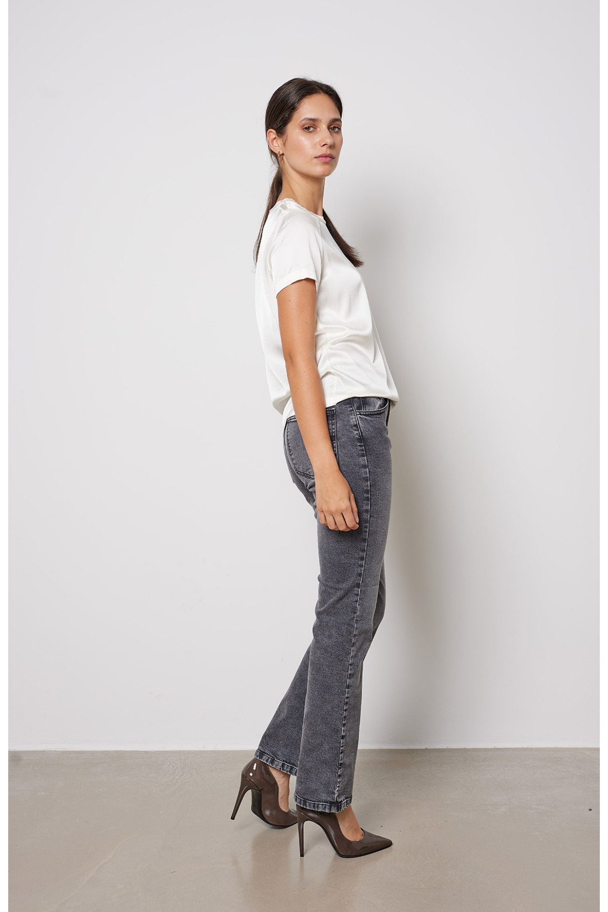 STRAIGHT-LEG JEANS - 4