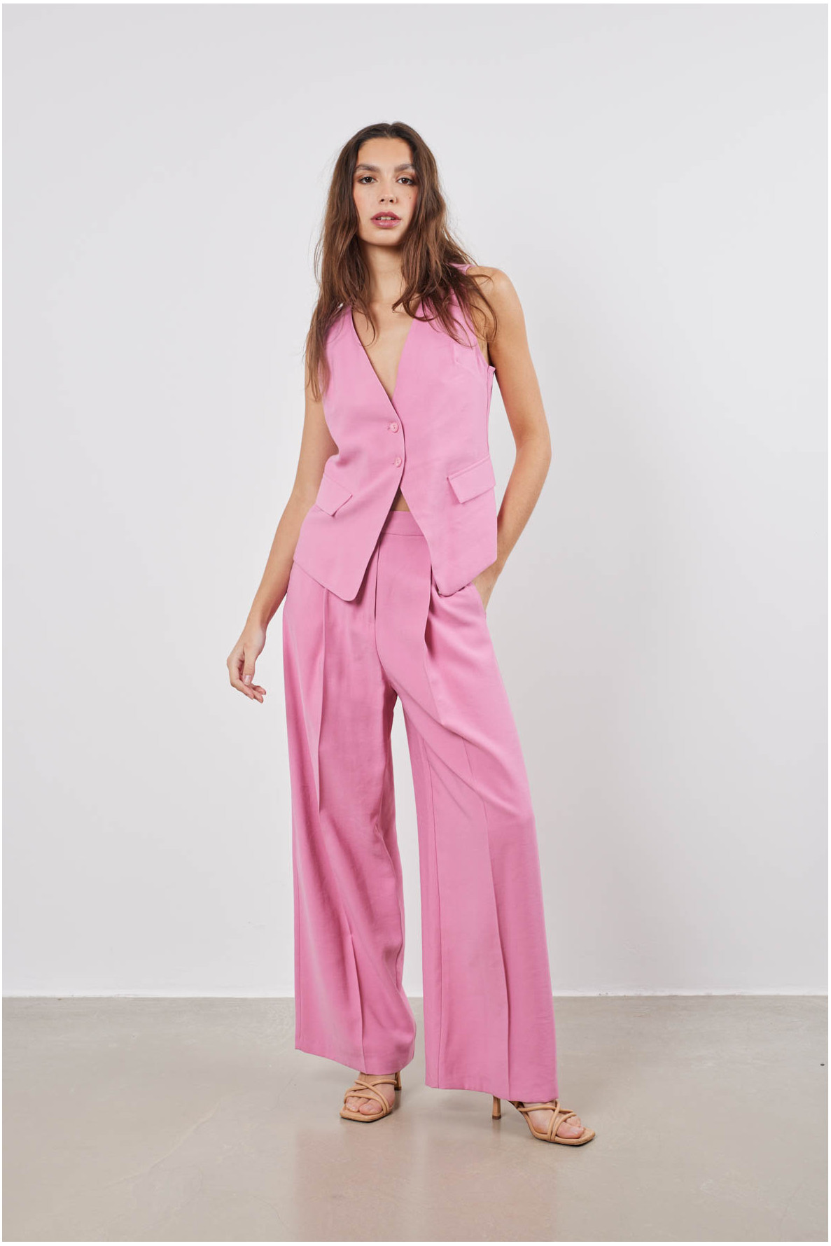 BROEK MET DUIDELIJKE COUPENADEN - 1