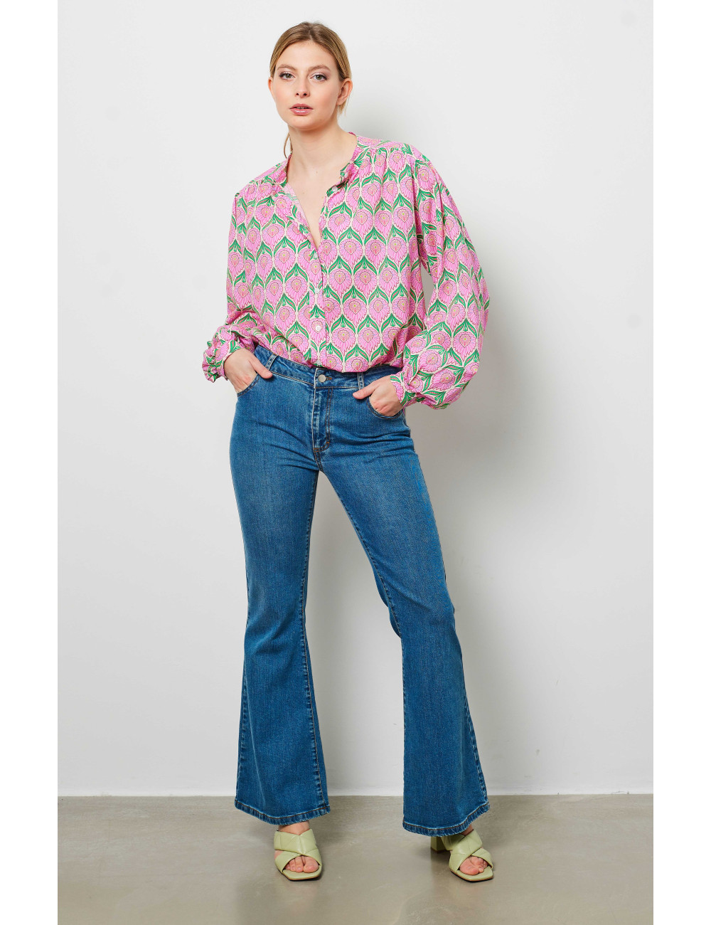 FLARE JEANS - 