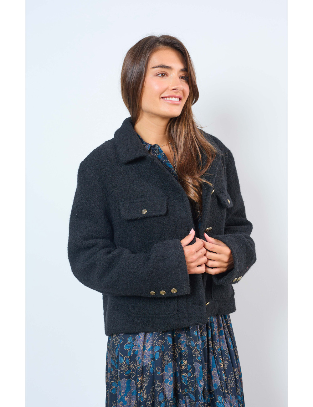 VESTE COURTE BOUTONNÉE - VESTE COURTE BOUTONNÉE -